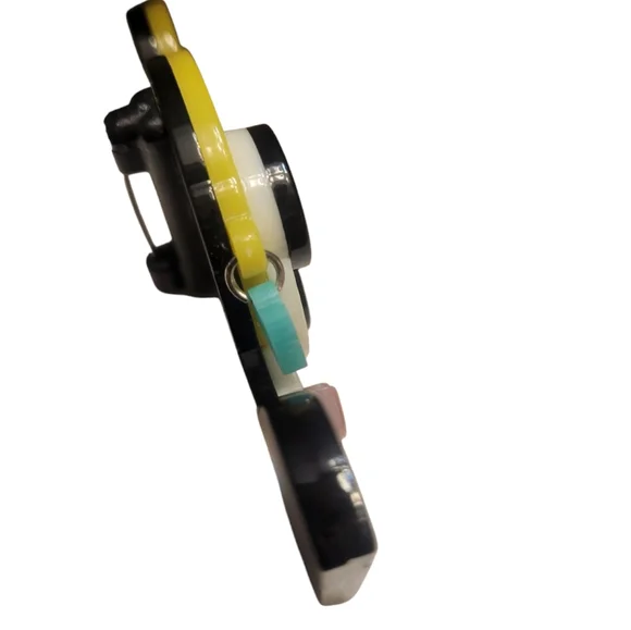 Trendy Brooch - Picture 3 of 7